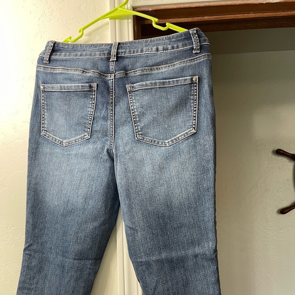 Size 10, regular, Maurice’s everflex highrise.
